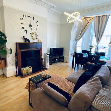 Ann Apartments Opposite The Pier With Sea View 포츠머스 외부 사진