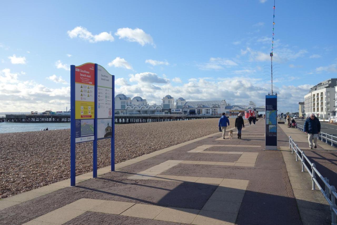 Ann Apartments Opposite The Pier With Sea View 포츠머스 외부 사진