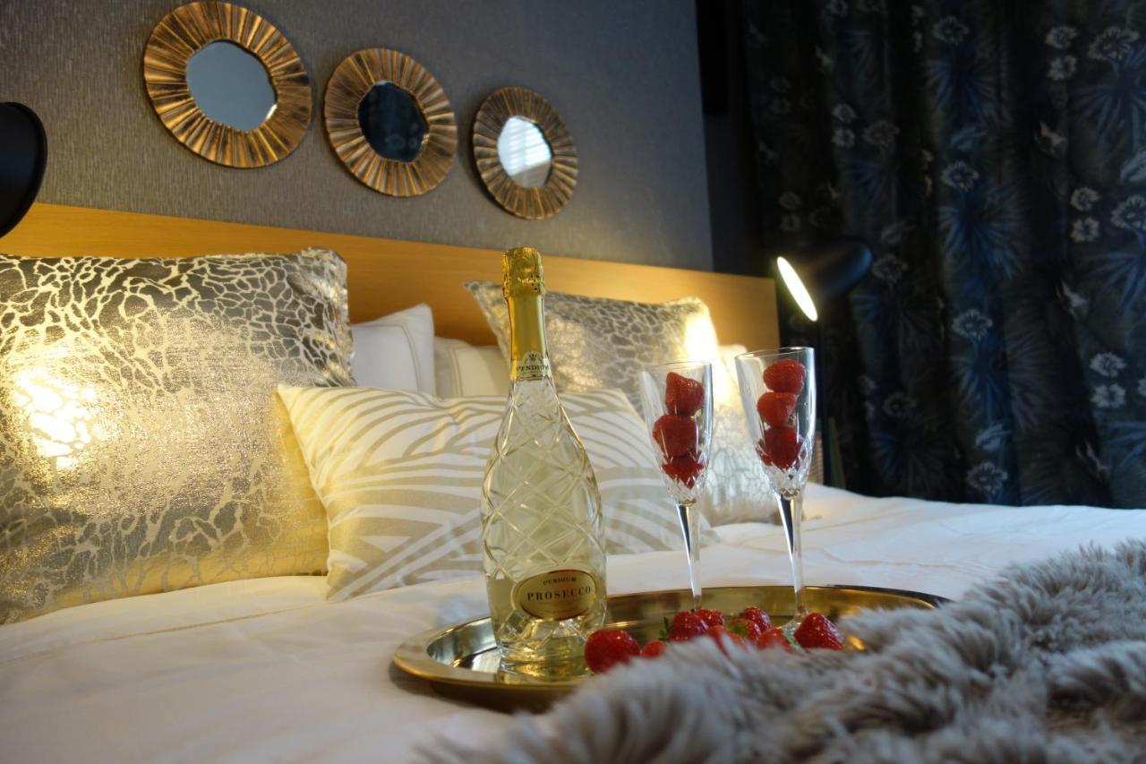 Ann Apartments Opposite The Pier With Sea View 포츠머스 외부 사진