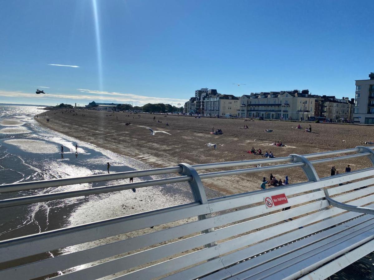 Ann Apartments Opposite The Pier With Sea View 포츠머스 외부 사진