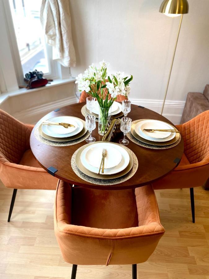 Ann Apartments Opposite The Pier With Sea View 포츠머스 외부 사진