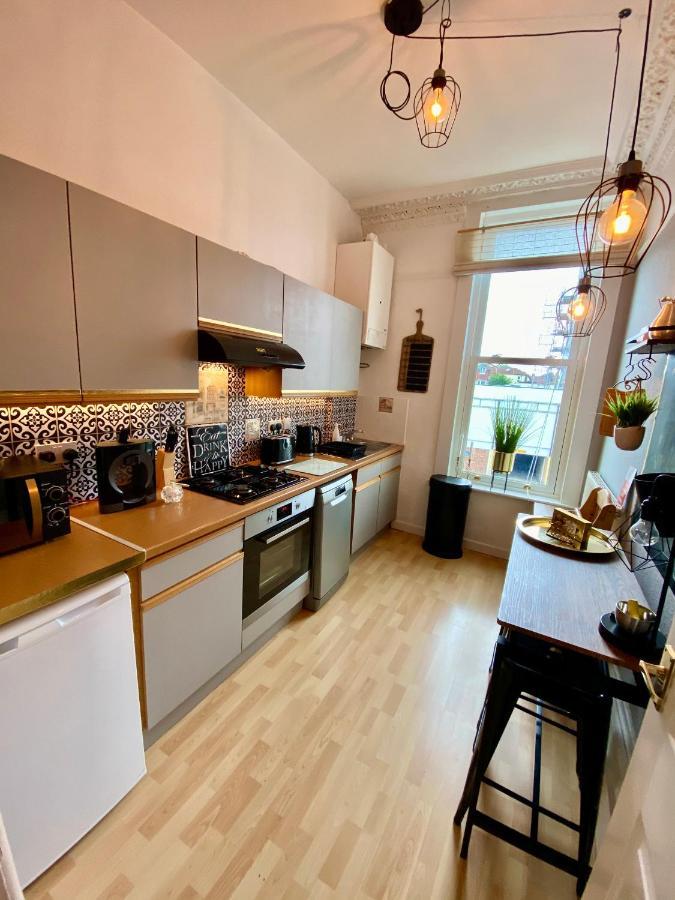 Ann Apartments Opposite The Pier With Sea View 포츠머스 외부 사진