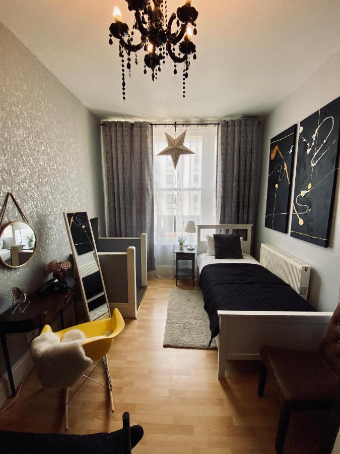 Ann Apartments Opposite The Pier With Sea View 포츠머스 외부 사진