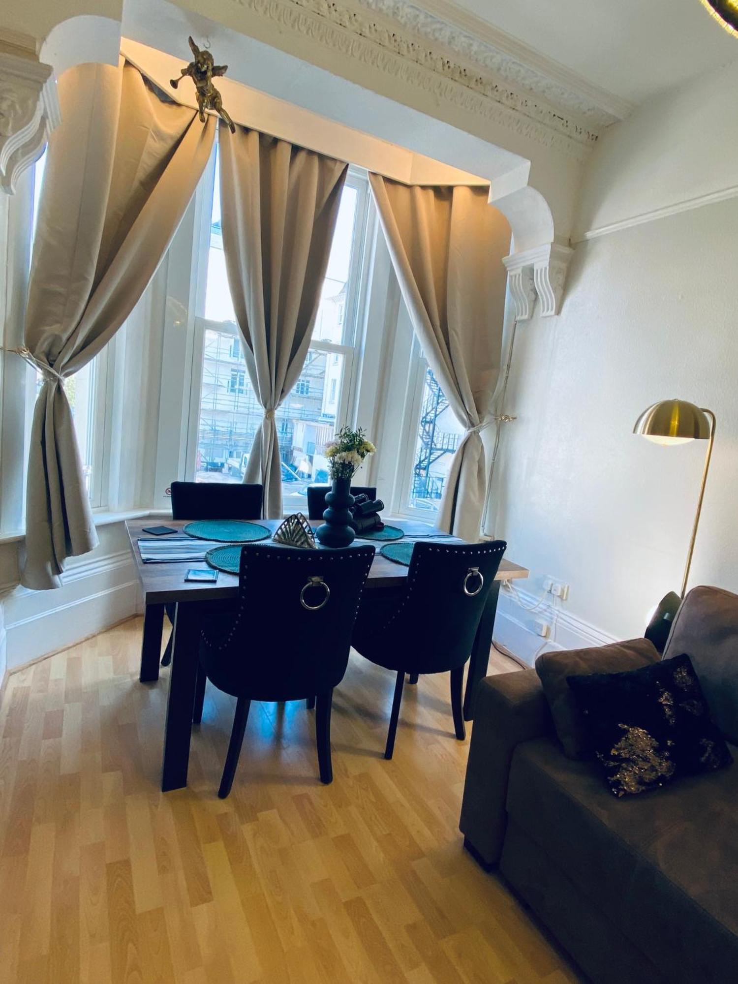 Ann Apartments Opposite The Pier With Sea View 포츠머스 외부 사진